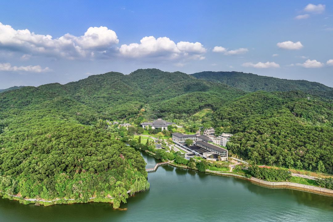 广州鸣泉居酒店外观图